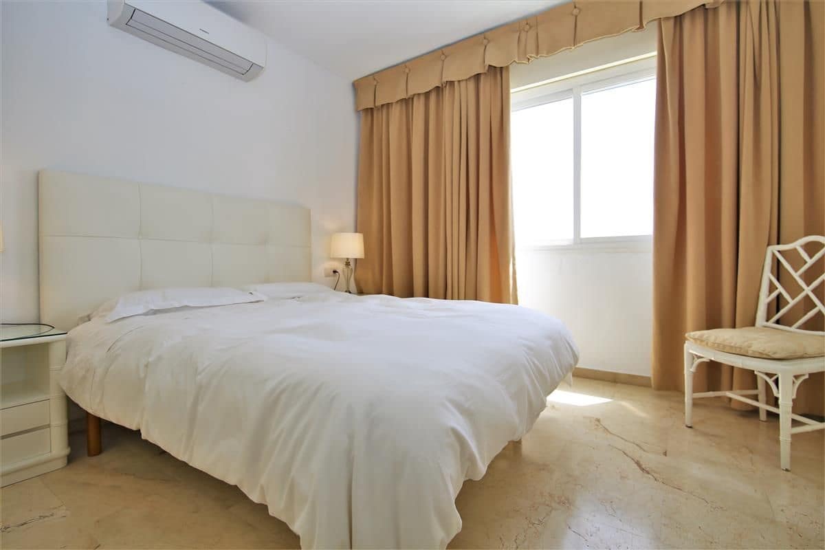 2 sypialnia Penthouse na sprzedaż w Estepona - 695 000 € (Ref: 9878283)