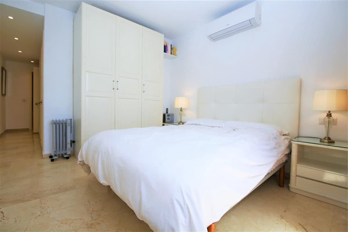 2 sypialnia Penthouse na sprzedaż w Estepona - 695 000 € (Ref: 9878283)