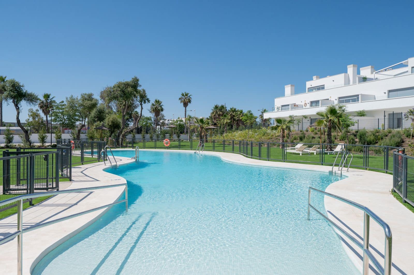 2 Zimmer Apartment zu verkaufen in Estepona - 470.000 € (Ref: 9878284)