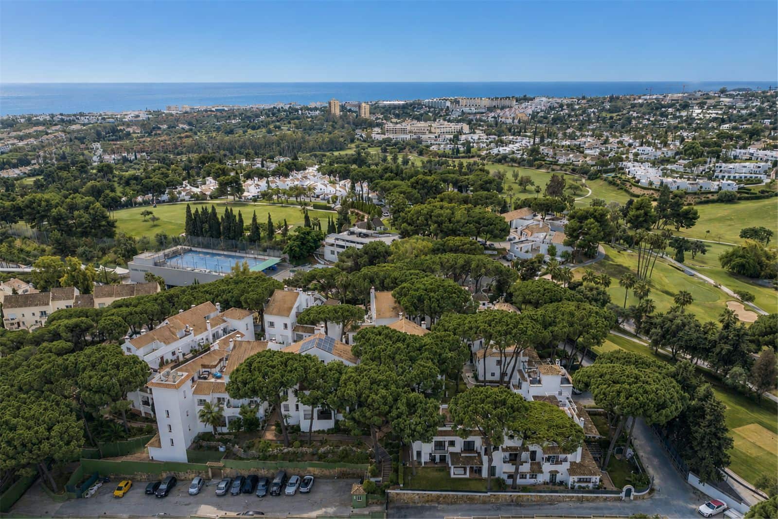 2 slaapkamer Appartement te koop in Nueva Andalucia - € 599.000 (Ref: 9878285)