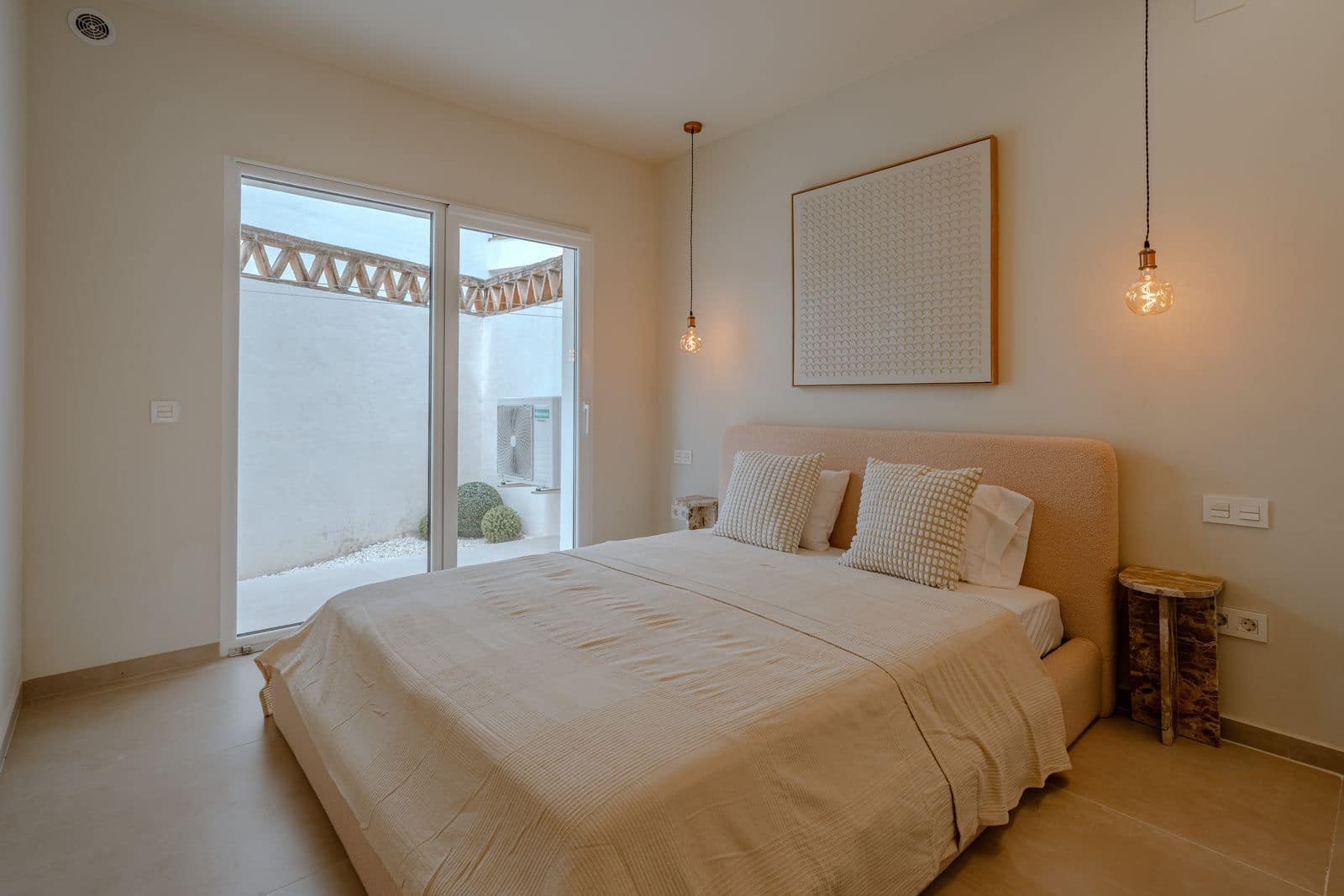 2 slaapkamer Appartement te koop in Nueva Andalucia - € 599.000 (Ref: 9878285)