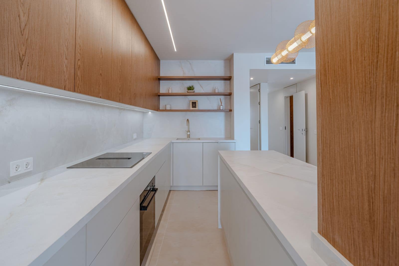 2 slaapkamer Appartement te koop in Nueva Andalucia - € 599.000 (Ref: 9878285)
