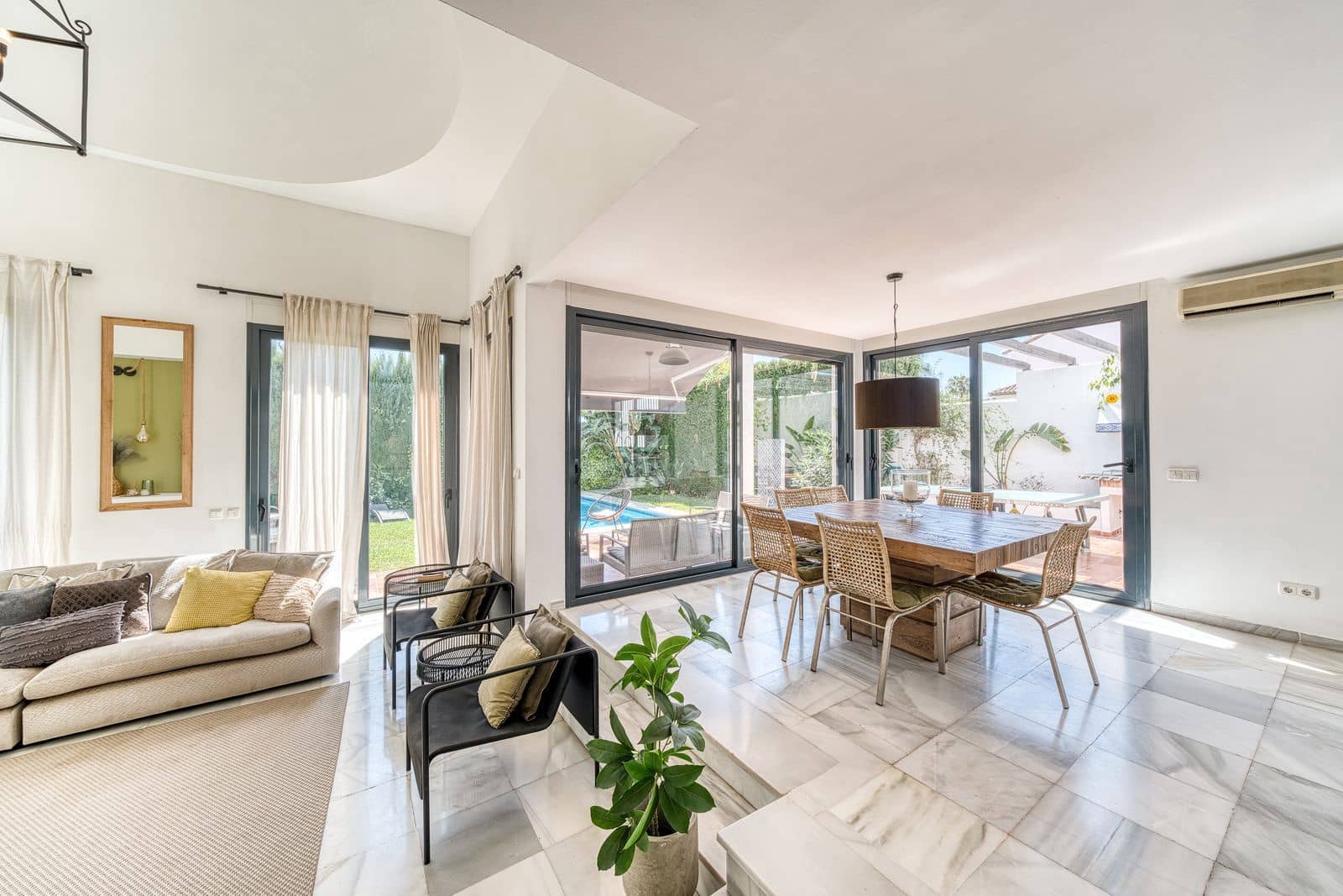 6 bedroom Villa for sale in Nueva Andalucia - € 1,399,000 (Ref: 9878294)