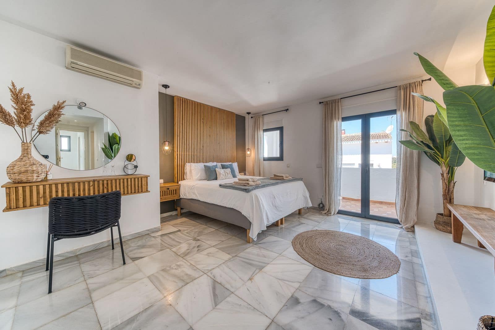 6 bedroom Villa for sale in Nueva Andalucia - € 1,399,000 (Ref: 9878294)