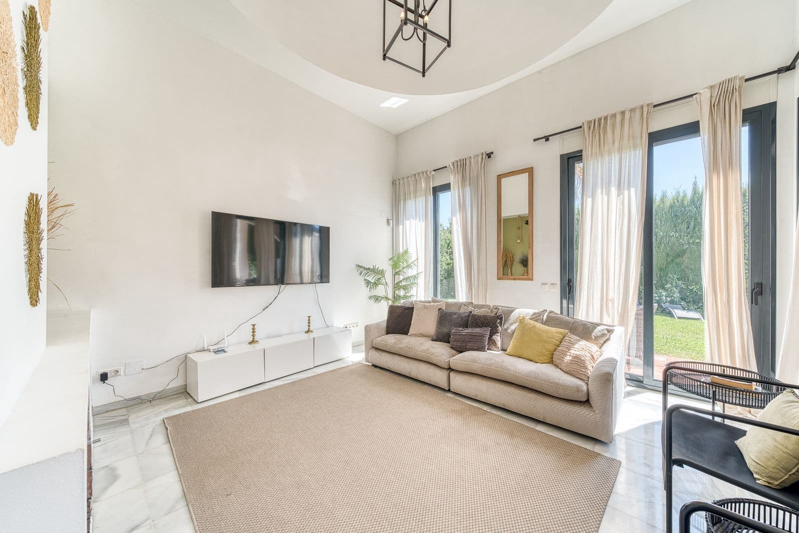 6 bedroom Villa for sale in Nueva Andalucia - € 1,399,000 (Ref: 9878294)