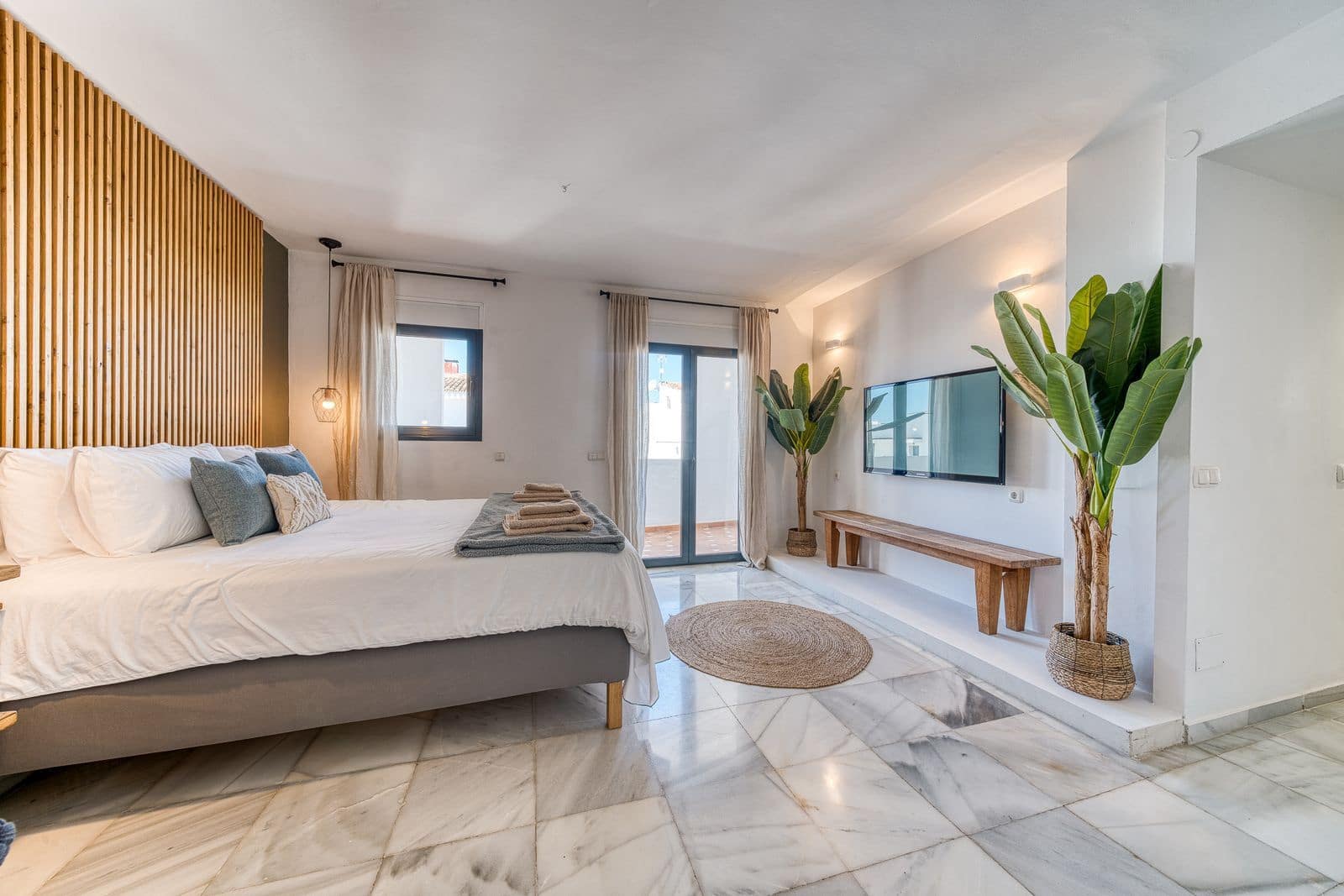 6 bedroom Villa for sale in Nueva Andalucia - € 1,399,000 (Ref: 9878294)