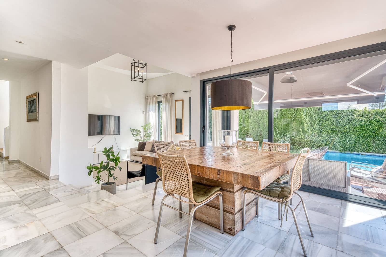 6 bedroom Villa for sale in Nueva Andalucia - € 1,399,000 (Ref: 9878294)