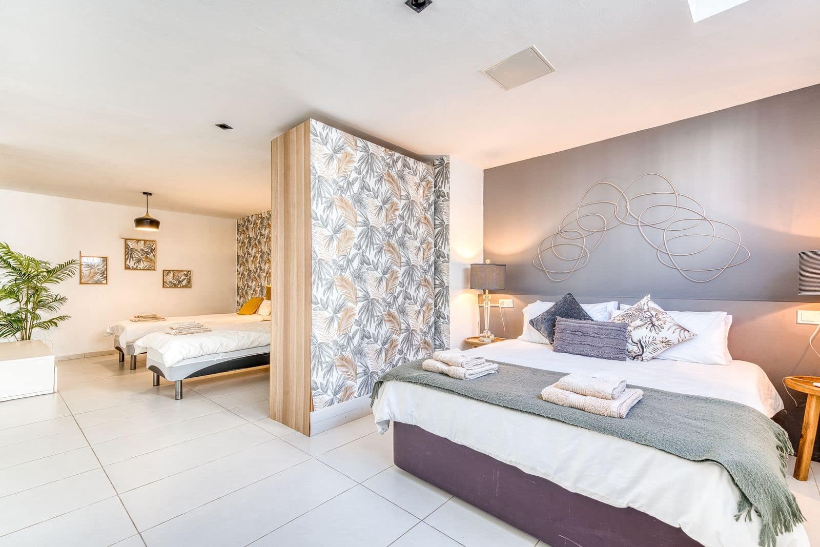 6 bedroom Villa for sale in Nueva Andalucia - € 1,399,000 (Ref: 9878294)