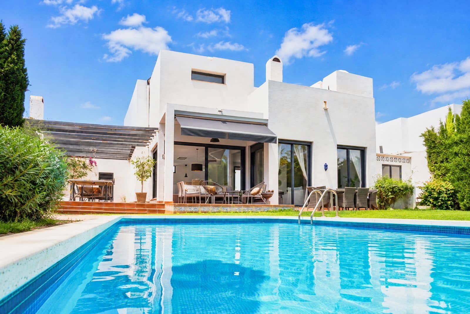 6 bedroom Villa for sale in Nueva Andalucia - € 1,399,000 (Ref: 9878294)