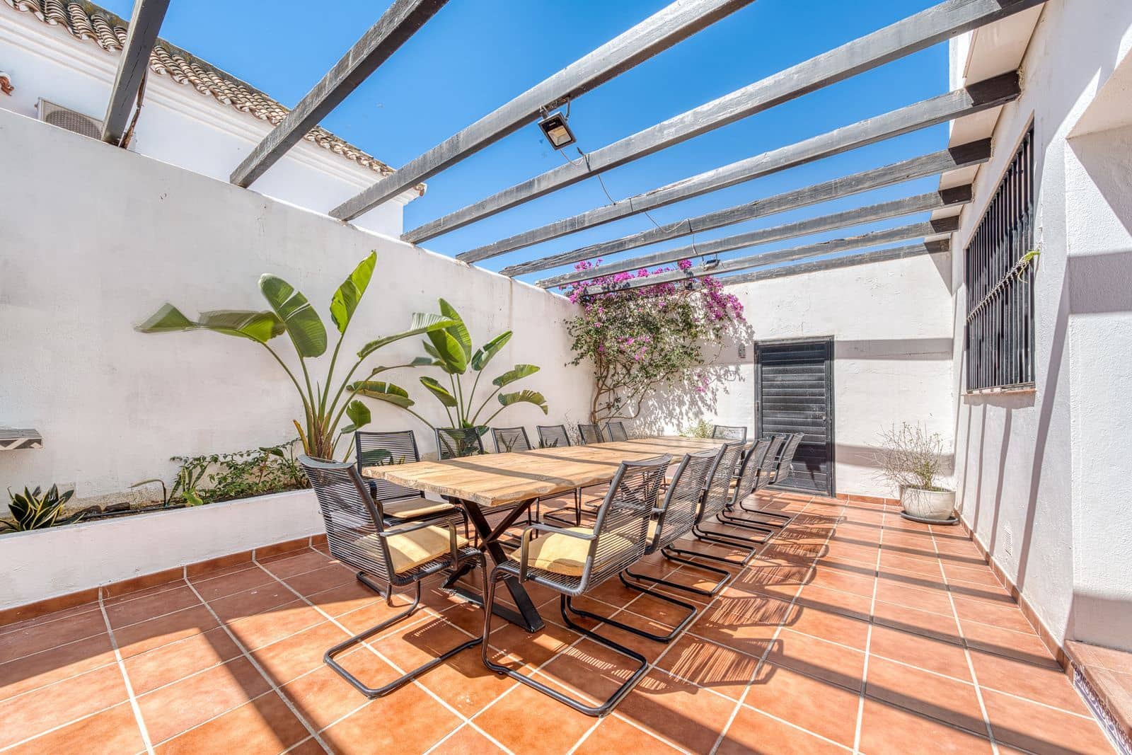 6 bedroom Villa for sale in Nueva Andalucia - € 1,399,000 (Ref: 9878294)