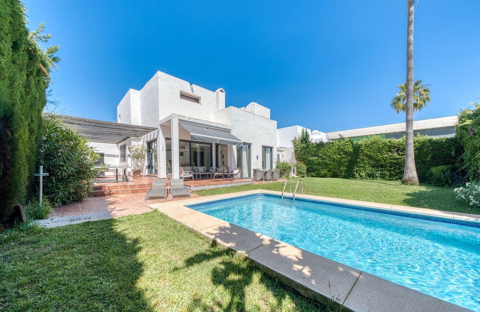 6 bedroom Villa for sale in Nueva Andalucia - € 1,399,000 (Ref: 9878294)