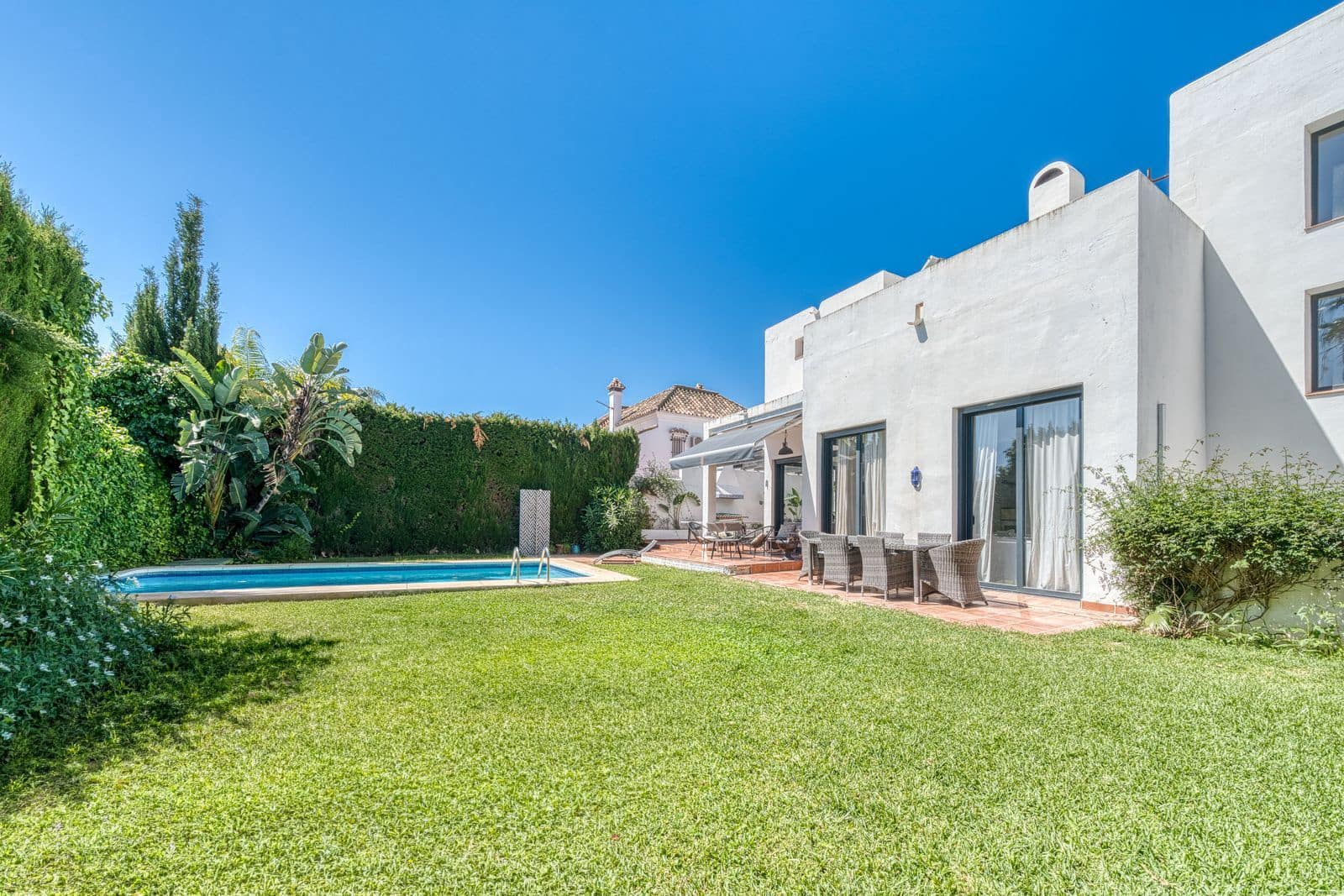 6 bedroom Villa for sale in Nueva Andalucia - € 1,399,000 (Ref: 9878294)