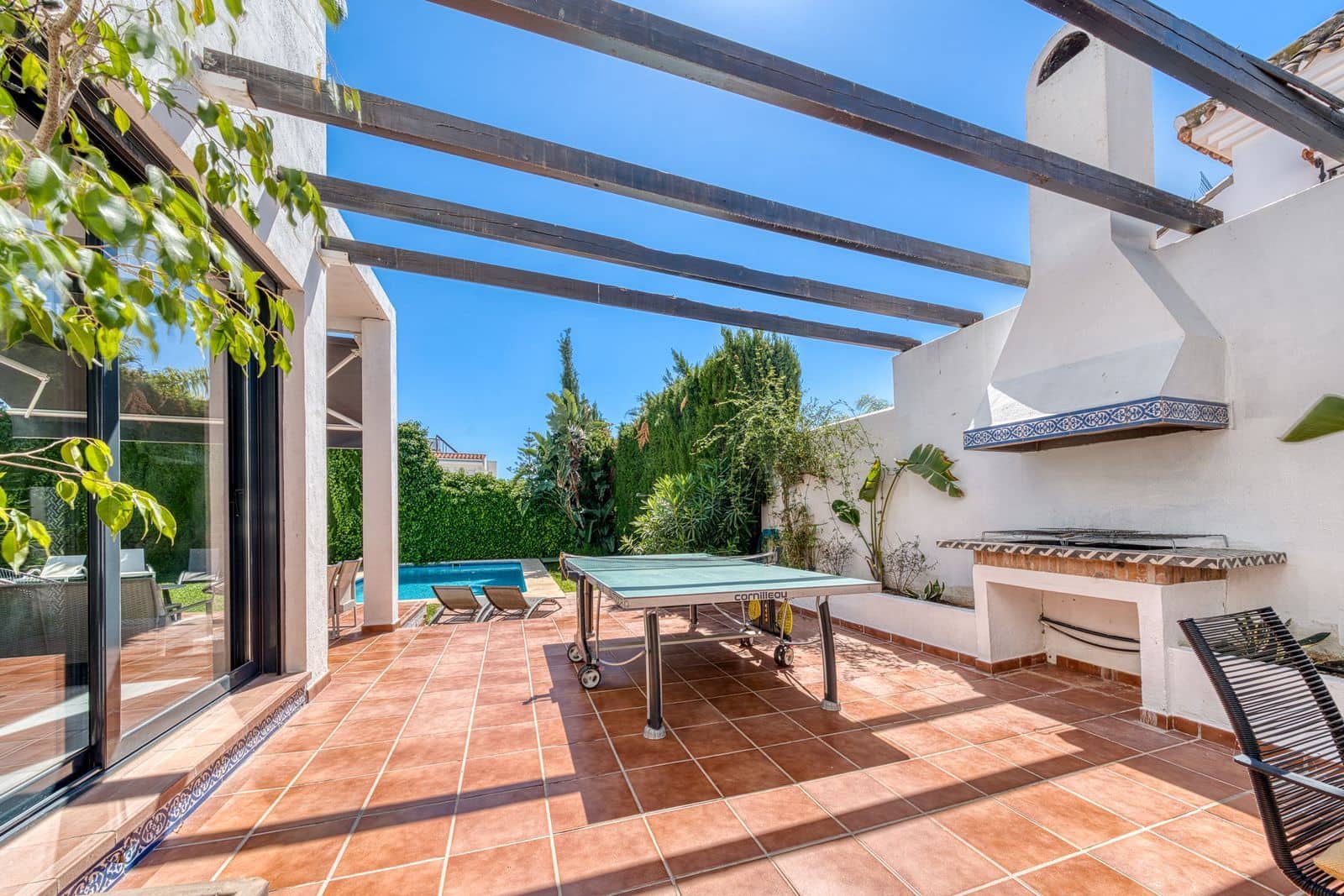 6 bedroom Villa for sale in Nueva Andalucia - € 1,399,000 (Ref: 9878294)