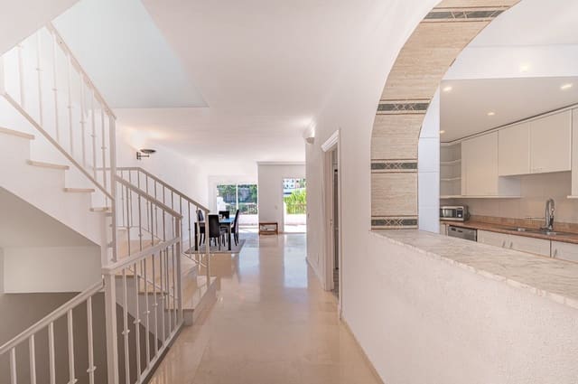 4 soveværelse Byhus til salg i La Quinta, Benahavís - € 670.000 (Ref: 9878295)