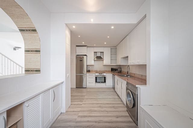 4 soveværelse Byhus til salg i La Quinta, Benahavís - € 670.000 (Ref: 9878295)