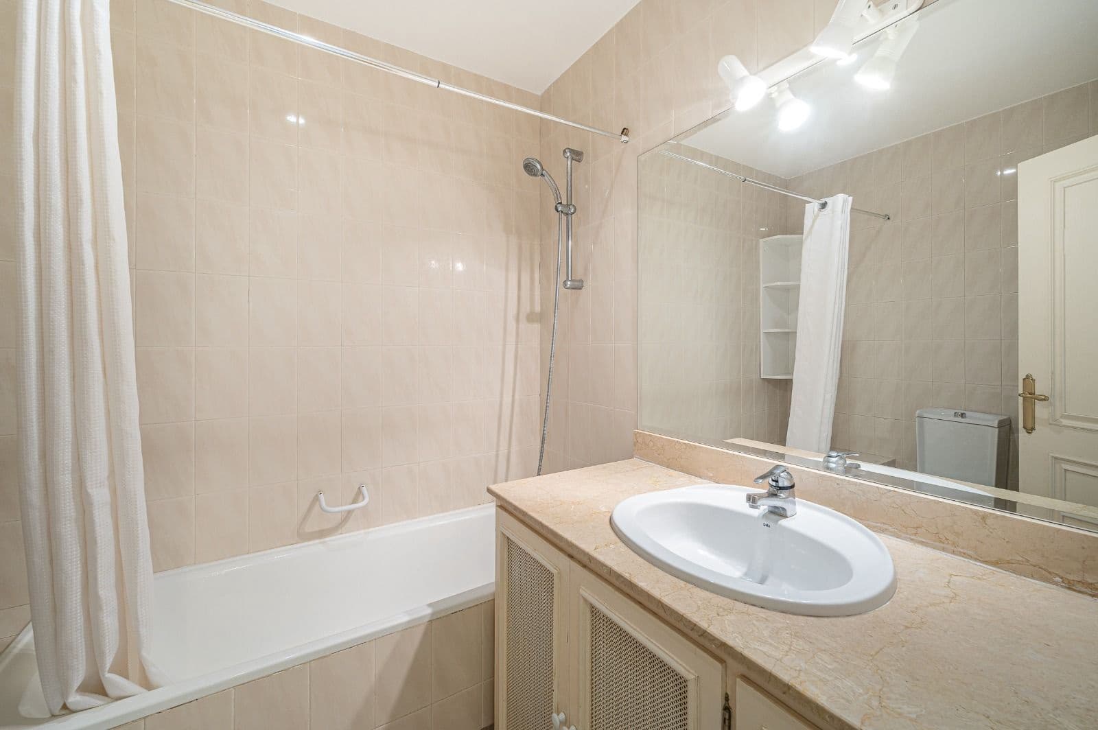 4 soveværelse Byhus til salg i La Quinta - € 670.000 (Ref: 9878295)