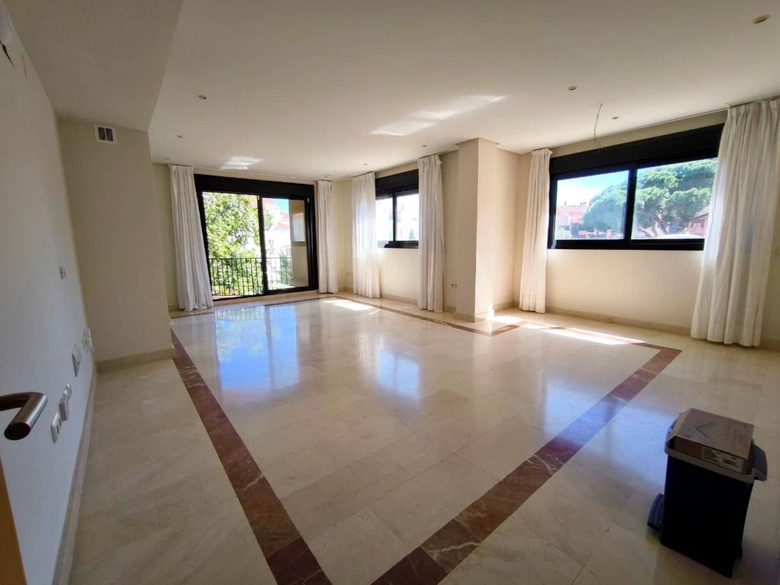2 slaapkamer Penthouse te koop in Puerto Banus - € 719.000 (Ref: 9878305)