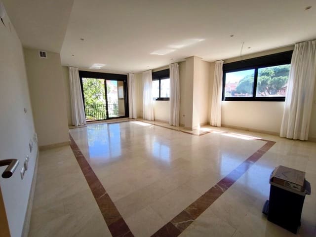2 slaapkamer Penthouse te koop in Puerto Banus, Marbella - € 719.000 (Ref: 9878305)