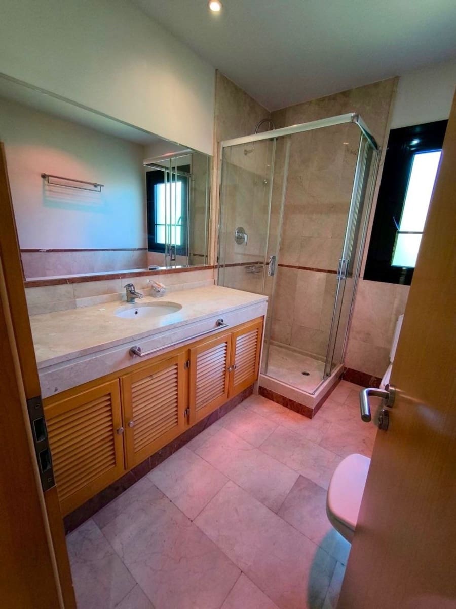 2 slaapkamer Penthouse te koop in Puerto Banus - € 719.000 (Ref: 9878305)