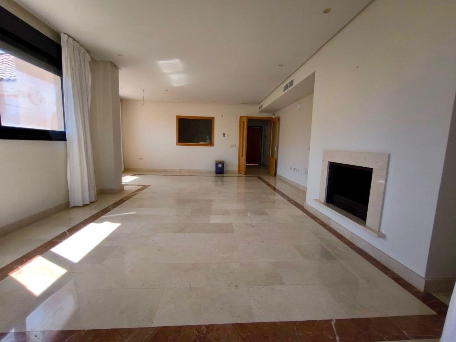 2 slaapkamer Penthouse te koop in Puerto Banus - € 719.000 (Ref: 9878305)
