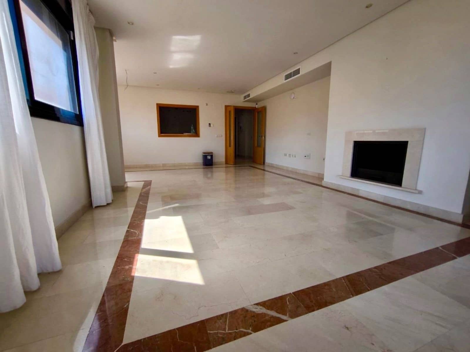 2 slaapkamer Penthouse te koop in Puerto Banus - € 719.000 (Ref: 9878305)