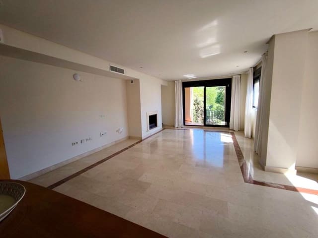 2 slaapkamer Penthouse te koop in Puerto Banus, Marbella - € 719.000 (Ref: 9878305)