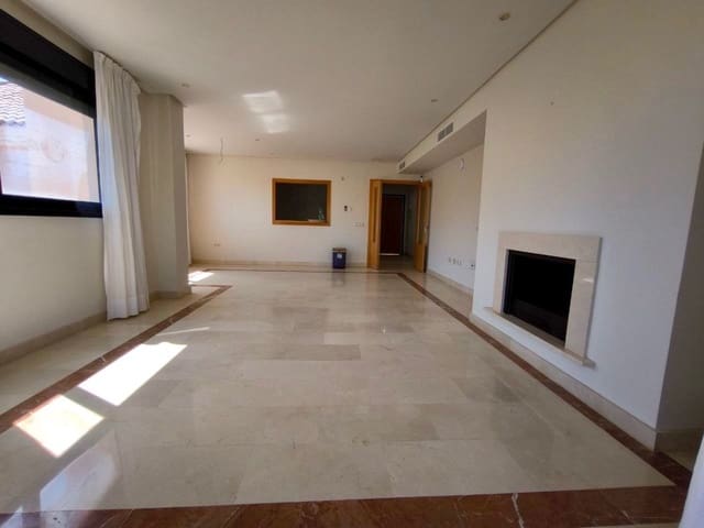 2 slaapkamer Penthouse te koop in Puerto Banus, Marbella - € 719.000 (Ref: 9878305)