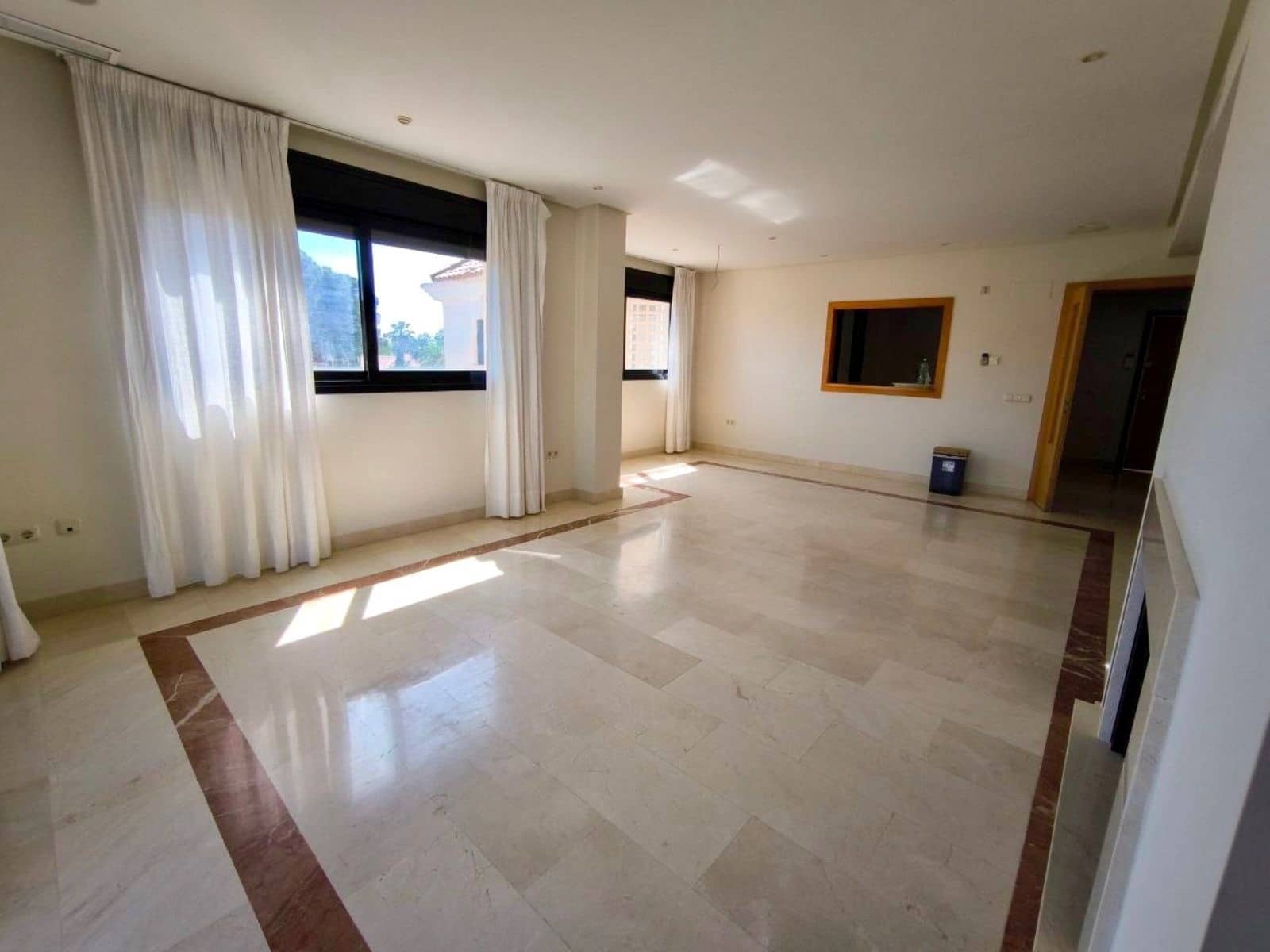 2 slaapkamer Penthouse te koop in Puerto Banus - € 719.000 (Ref: 9878305)