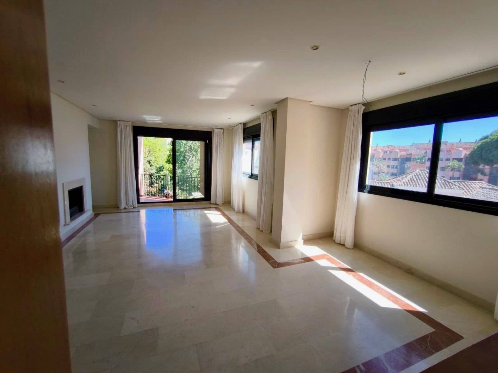 2 slaapkamer Penthouse te koop in Puerto Banus - € 719.000 (Ref: 9878305)