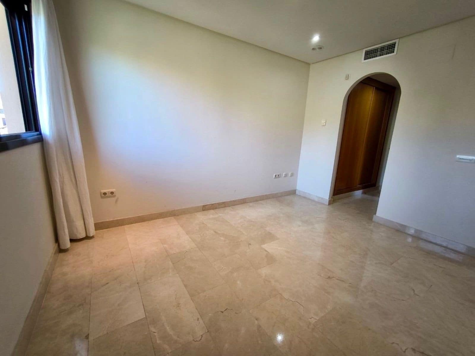 2 slaapkamer Penthouse te koop in Puerto Banus - € 719.000 (Ref: 9878305)