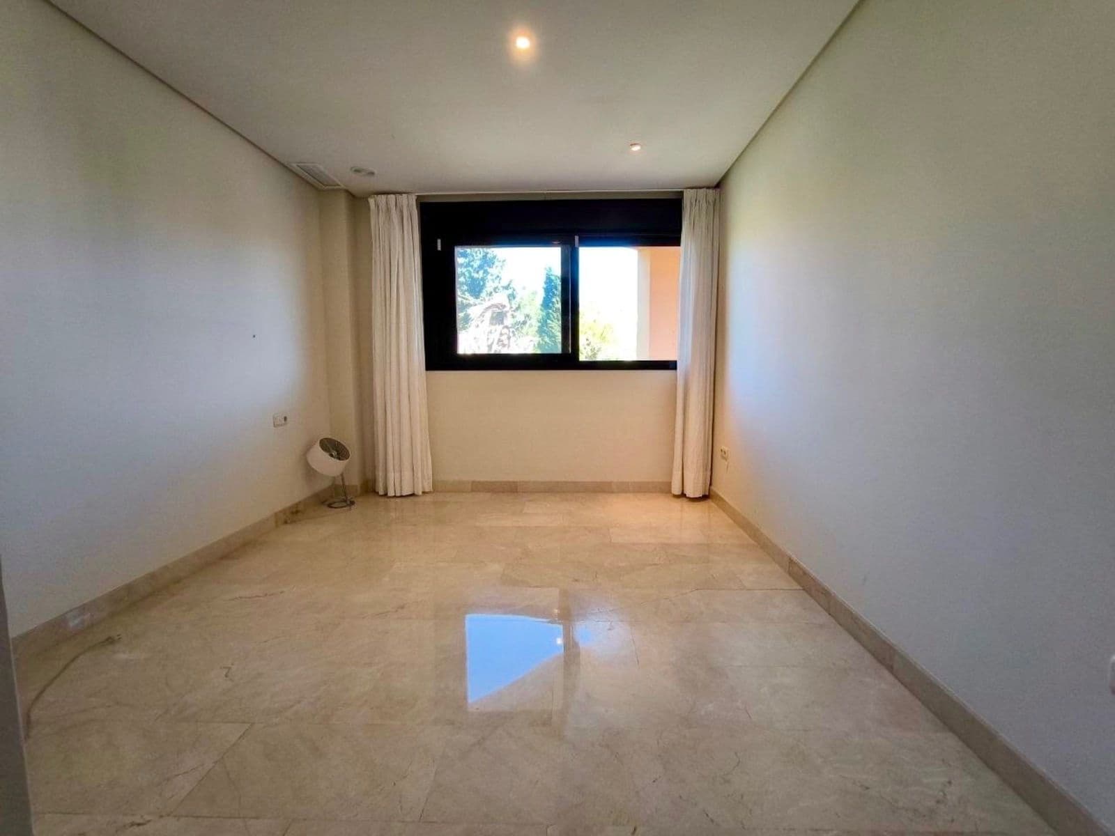 2 slaapkamer Penthouse te koop in Puerto Banus - € 719.000 (Ref: 9878305)