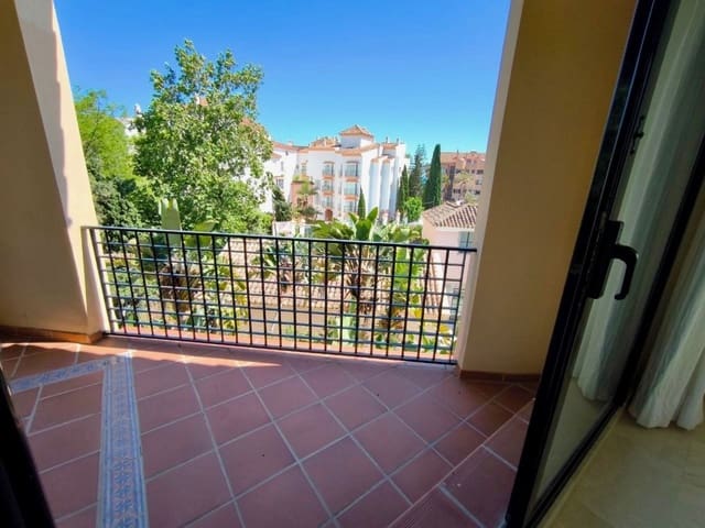2 slaapkamer Penthouse te koop in Puerto Banus, Marbella - € 719.000 (Ref: 9878305)