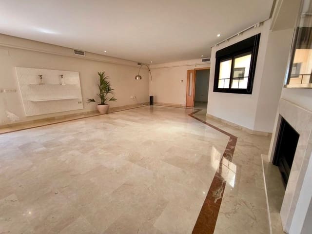 2 slaapkamer Penthouse te koop in Puerto Banus, Marbella - € 719.000 (Ref: 9878305)