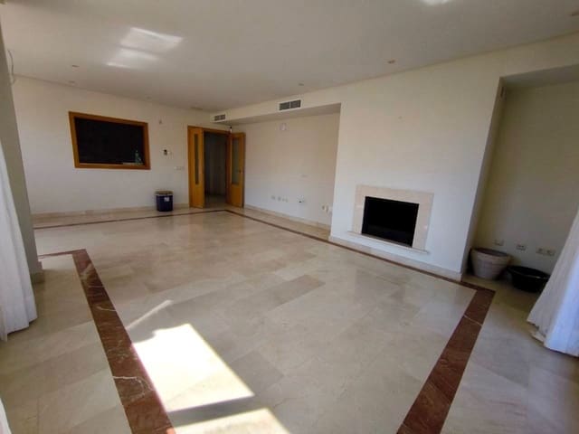 2 slaapkamer Penthouse te koop in Puerto Banus, Marbella - € 719.000 (Ref: 9878305)