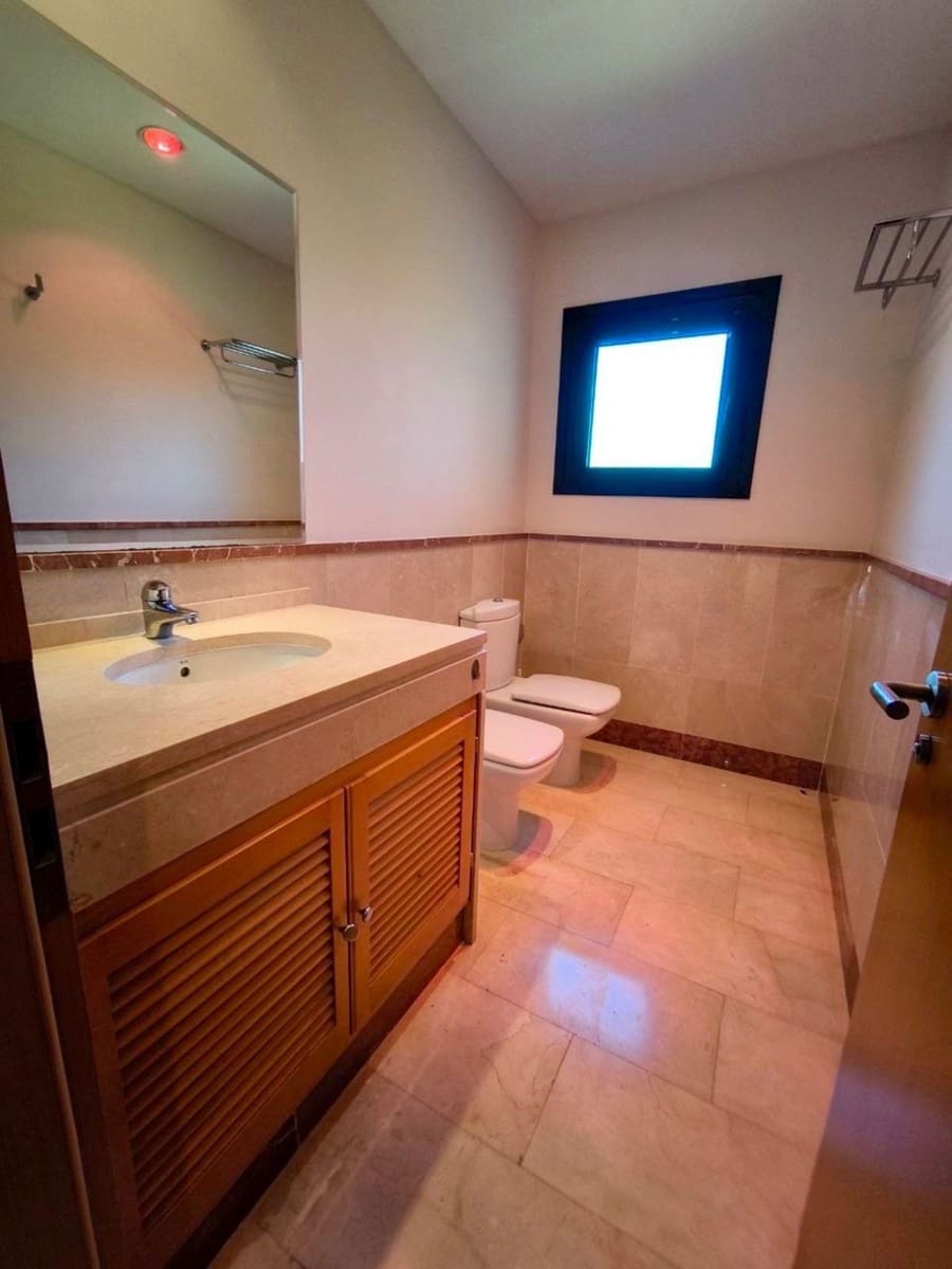 2 slaapkamer Penthouse te koop in Puerto Banus - € 719.000 (Ref: 9878305)