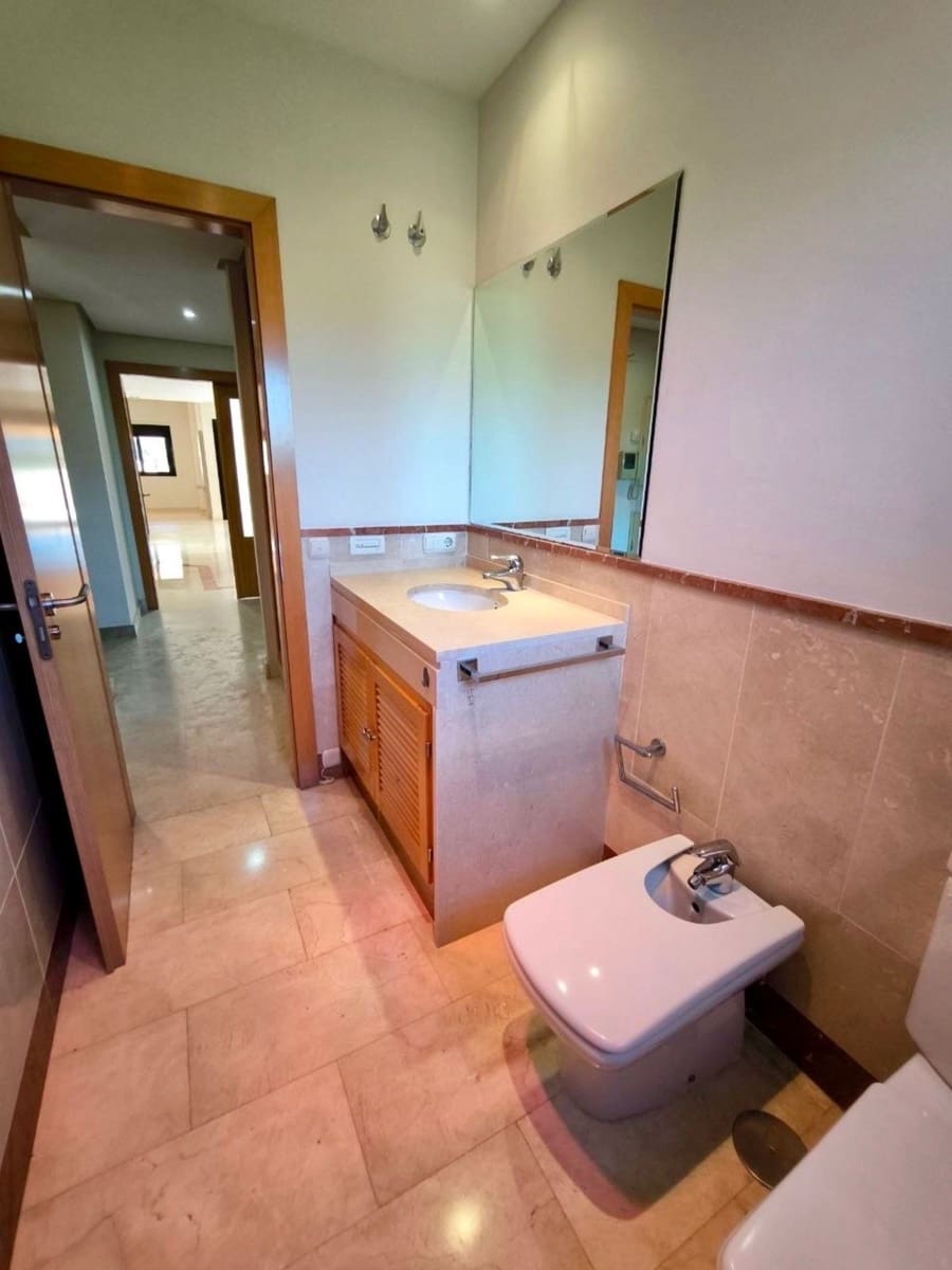 2 slaapkamer Penthouse te koop in Puerto Banus - € 719.000 (Ref: 9878305)