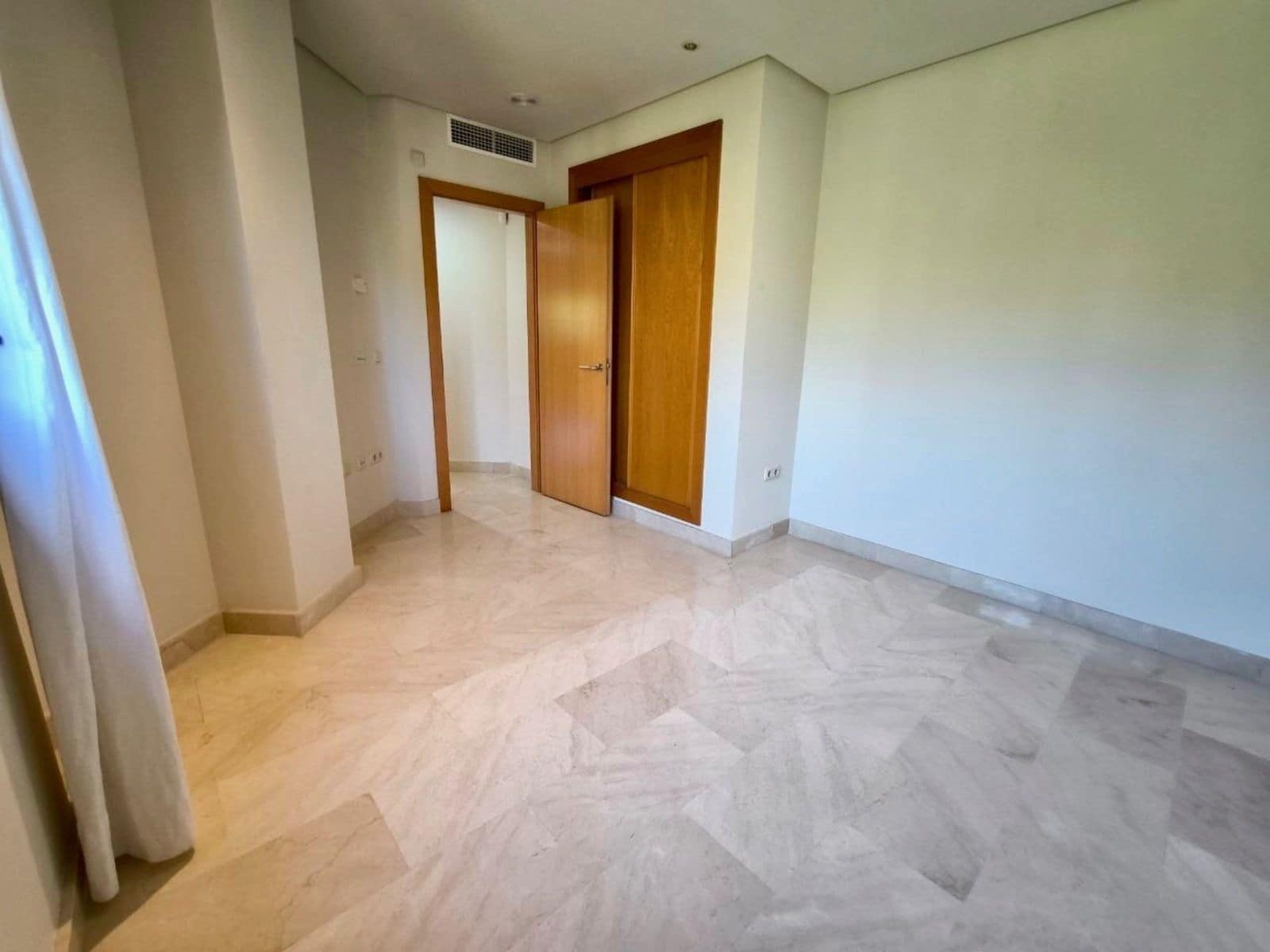 2 slaapkamer Penthouse te koop in Puerto Banus - € 719.000 (Ref: 9878305)
