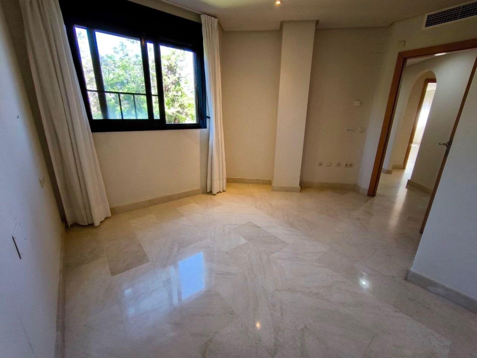 2 slaapkamer Penthouse te koop in Puerto Banus - € 719.000 (Ref: 9878305)