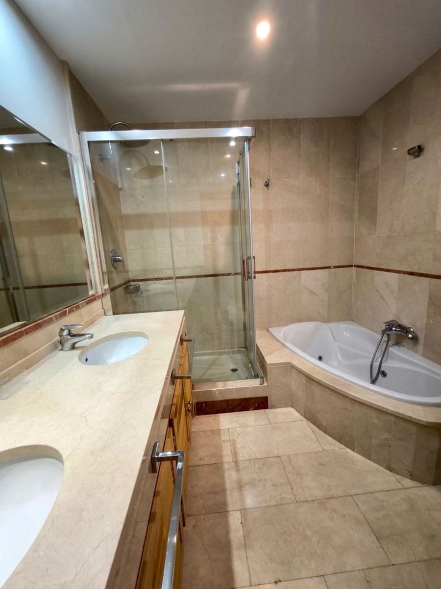 3 slaapkamer Penthouse te koop in Puerto Banus - € 1.990.000 (Ref: 9878307)
