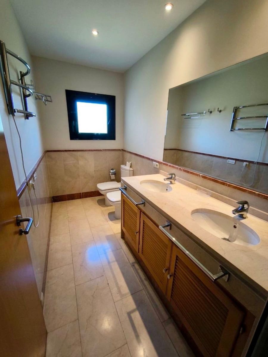 3 slaapkamer Penthouse te koop in Puerto Banus - € 1.990.000 (Ref: 9878307)