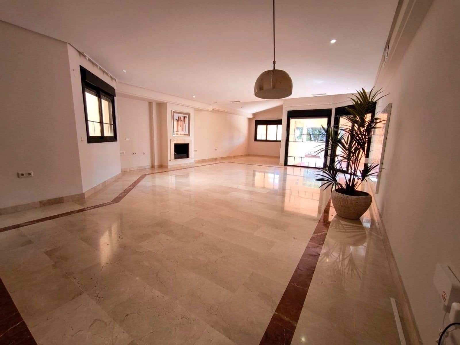 3 slaapkamer Penthouse te koop in Puerto Banus - € 1.990.000 (Ref: 9878307)