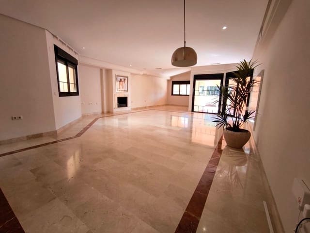 3 slaapkamer Penthouse te koop in Puerto Banus, Marbella - € 1.990.000 (Ref: 9878307)