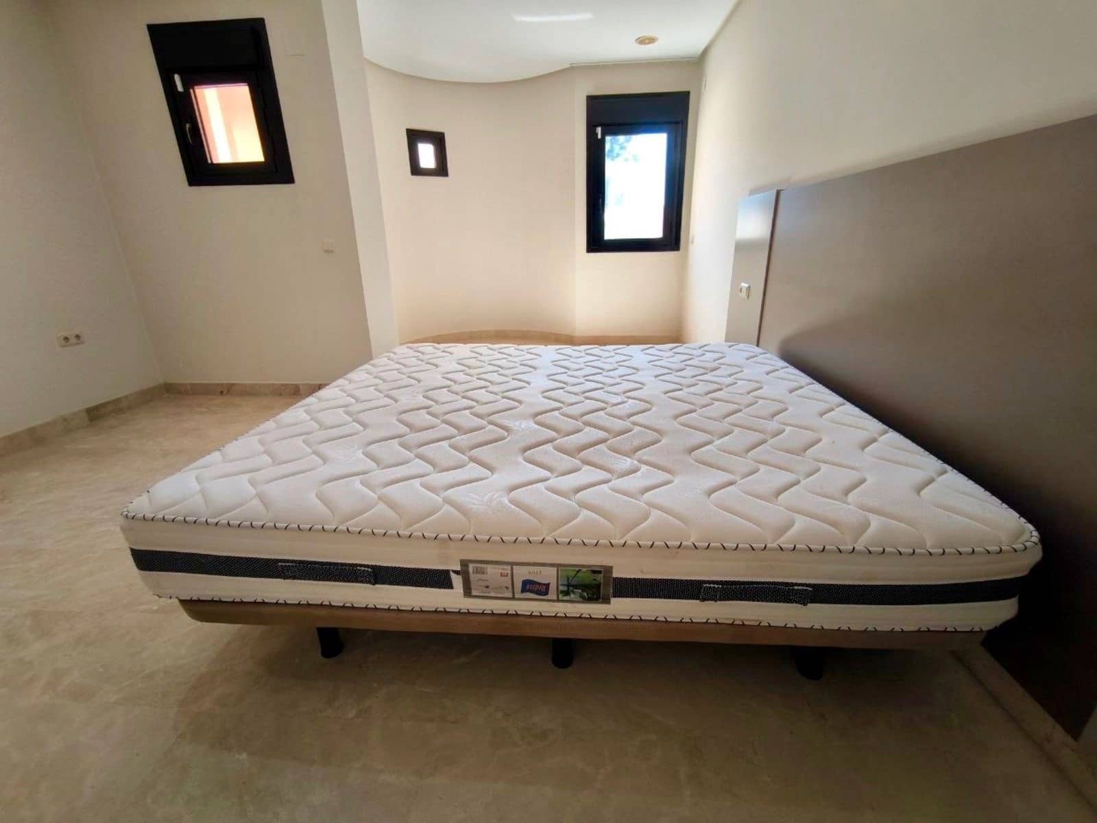 3 slaapkamer Penthouse te koop in Puerto Banus - € 1.990.000 (Ref: 9878307)