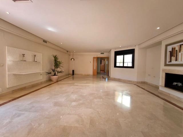 3 slaapkamer Penthouse te koop in Puerto Banus, Marbella - € 1.990.000 (Ref: 9878307)