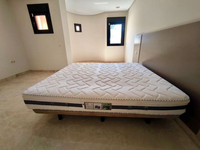 3 slaapkamer Penthouse te koop in Puerto Banus, Marbella - € 1.990.000 (Ref: 9878307)
