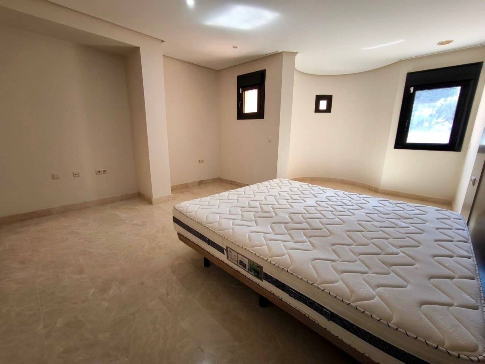 3 slaapkamer Penthouse te koop in Puerto Banus - € 1.990.000 (Ref: 9878307)