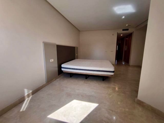 3 slaapkamer Penthouse te koop in Puerto Banus, Marbella - € 1.990.000 (Ref: 9878307)