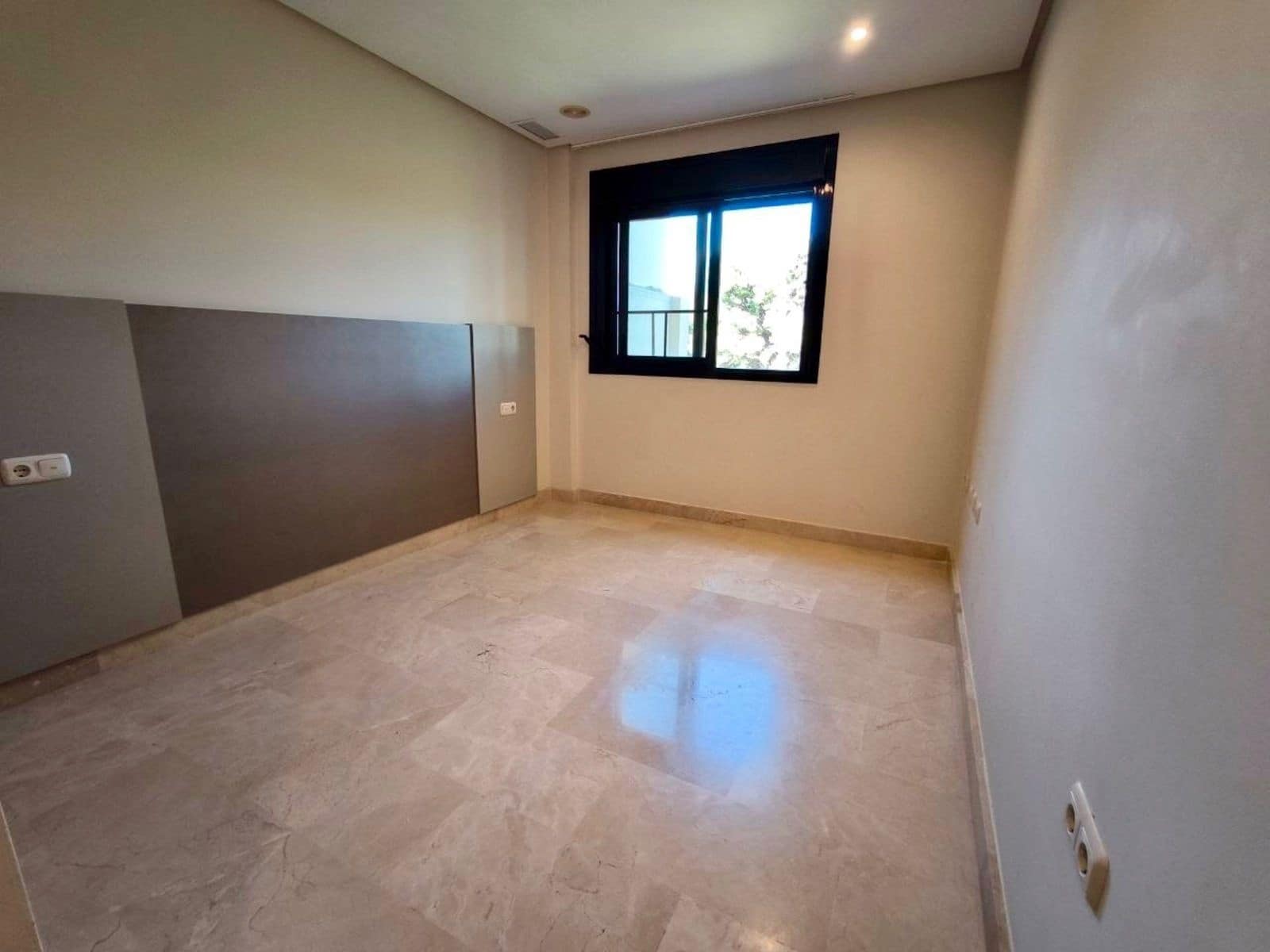 3 slaapkamer Penthouse te koop in Puerto Banus - € 1.990.000 (Ref: 9878307)