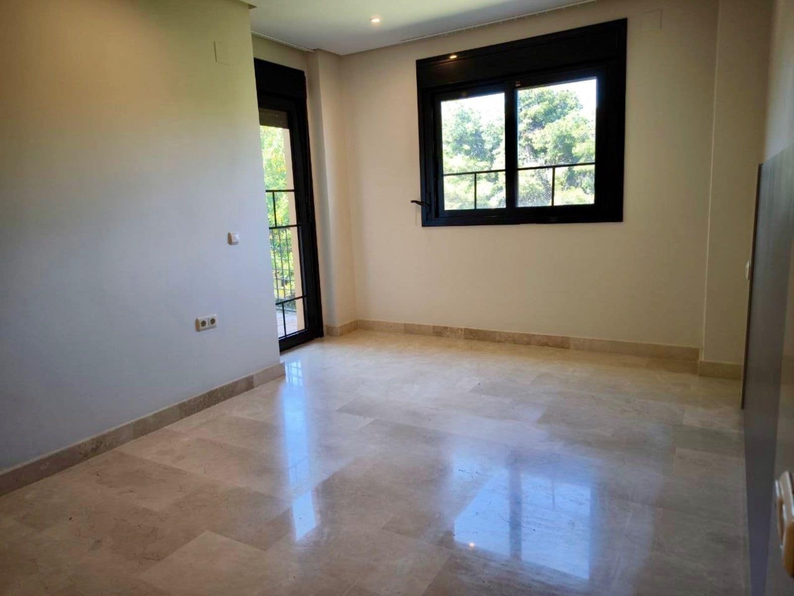 3 slaapkamer Penthouse te koop in Puerto Banus - € 1.990.000 (Ref: 9878307)