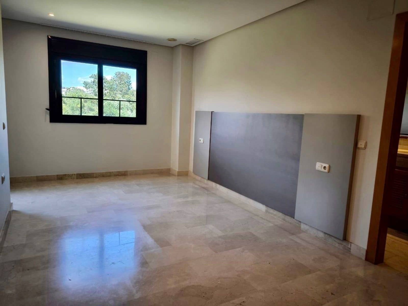 3 slaapkamer Penthouse te koop in Puerto Banus - € 1.990.000 (Ref: 9878307)